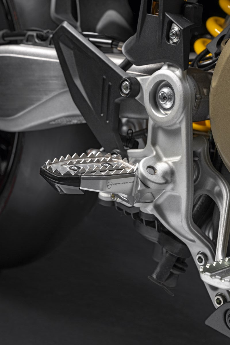 Pedane poggiapiedi da motard