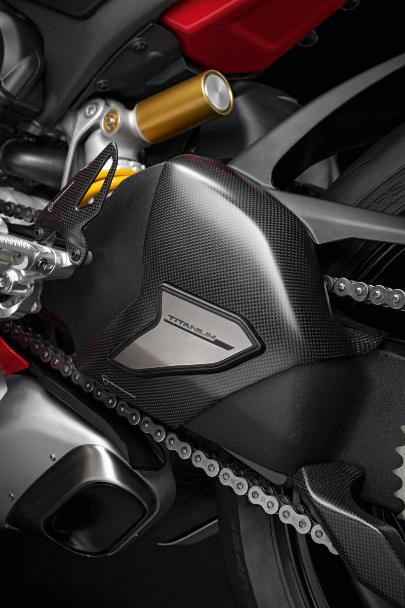 Protezione in carbonio e titanio per forcellone